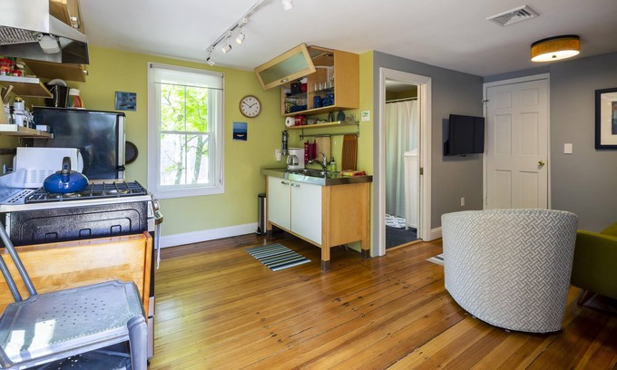 Provincetown Condo | bright, comfortable 1-bedroom, close to town center
