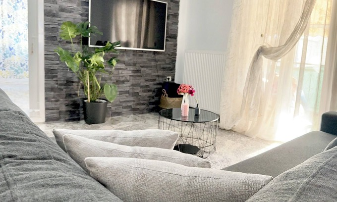 Evosmos Apartment | Bright house ,12' from the Aristotelous square