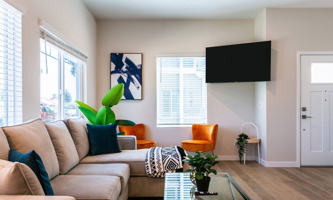 Imperial Beach House | Bright Modern Family Getaway W/King Bed & Grill