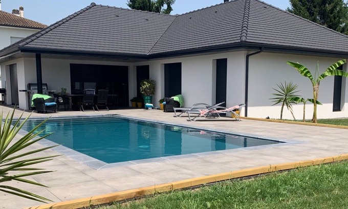 Pau Bearn Pyrenees House | Bright modern house ideally located between sea and mountains