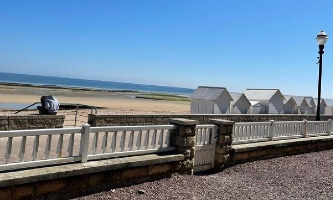 Normandy Landing Beaches Apartment | Bright new apartment in waterfront building