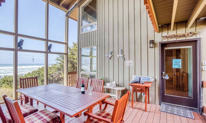 Seal Rock Condo | Bright Oceanfront Guest Home with Private Beach Access