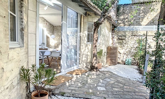 Avignon City Centre House | Bright, quiet Mazet in historic center