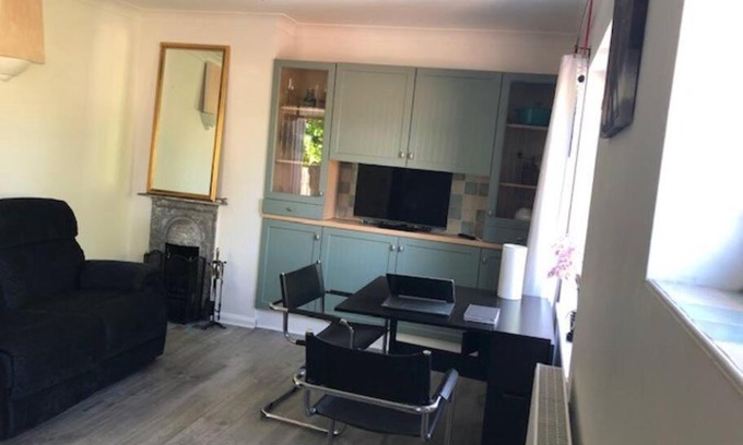 Arbury Apartment | Bright & spacious first floor apartment Cambridge