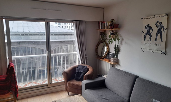 Belleville Apartment | Bright studio in the village of Jourdain, northeast of Paris.