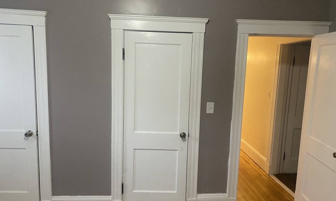 Watertown House | Bright, Sunny & Newly Renovated Duplex Close to Boston