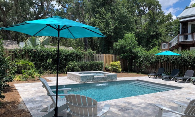 Saint Simons Heights House | BROADWAY BREEZE ~ Close to Beach Access ~ Fabulous New Heated Pool and Hot Tub