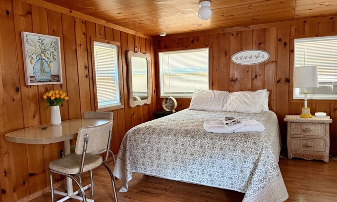 Grawn House | Brookside Cottages and Resorts DuckIn Cottage