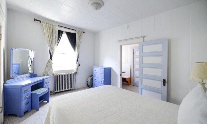 Seward Apartment | Brown & Hawkins Historical Apartments