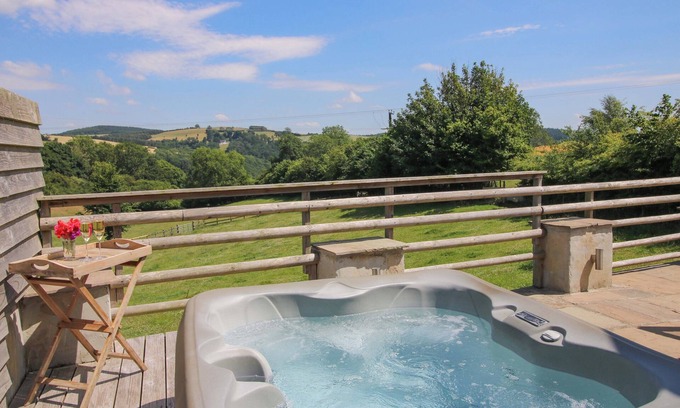 Hopton Castle Cottage | BRYNLIKKY COTTAGE, family friendly, with hot tub in Bucknell