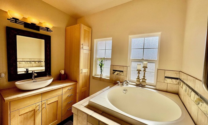 Historic Downtown Durango Apartment | Bucking Mule Studio~Downtown~Japanese Soaking Tub*Sanitized & High Speed Wi-Fi*