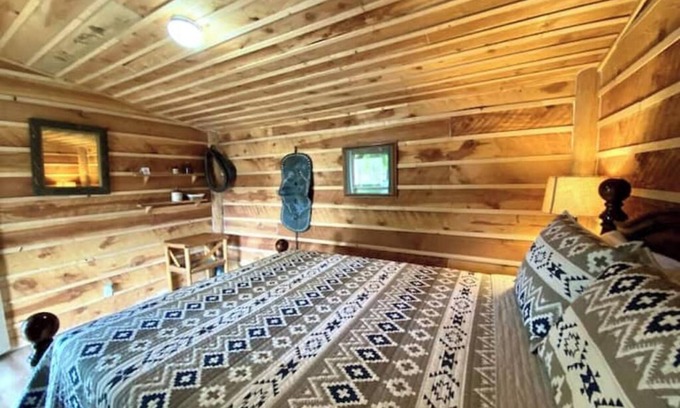 Heise Apartment | Buffalo Bill Cabin At Mountain River Ranch