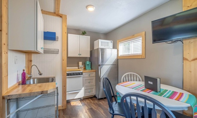 West Okoboji House | Bungalow 2: Boji Bunkhouse Bungalow