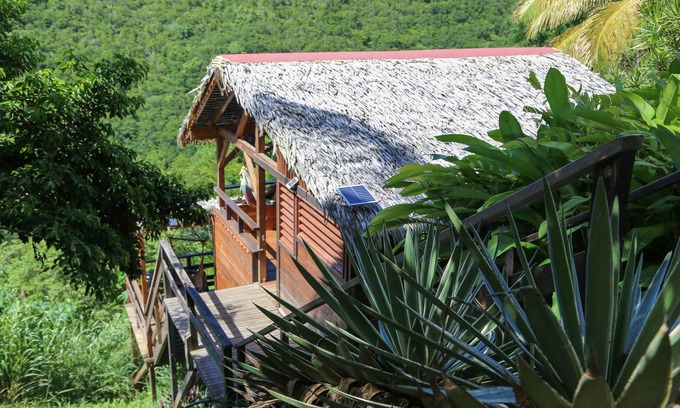 Deshaies House | Bungalow 5 Pers. Vue mer et Montagne, Cuisine Équipée. Réservez Votre Paradis!