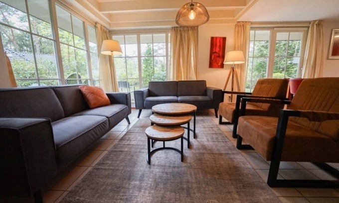 Beekbergen-Zuid House | Bungalow with 5 bedrooms and a garden