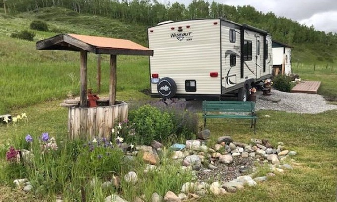 Babb House | BUNKHOUSE RV - MOUNTAIN VIEWS ON A BUDGET & MINUTES TO GLACIER EAST ENTRANCE