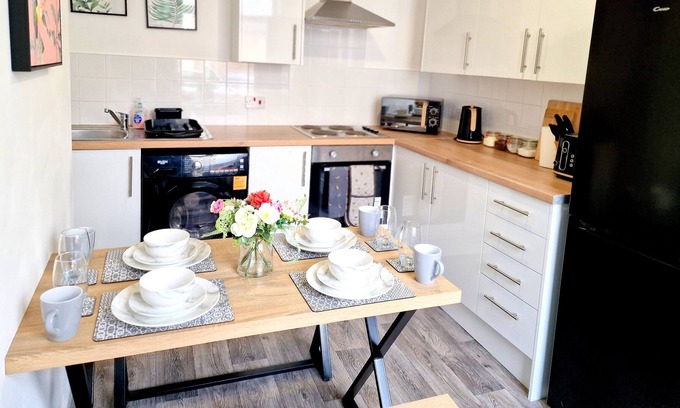 Burnley House | Burnley Terraced House by Bevolve Free Parking