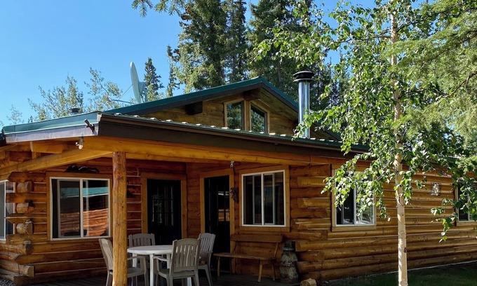 Tok House | Burnt Paw House-Modern Comfort in the Last Frontier (For families or casual travelers)