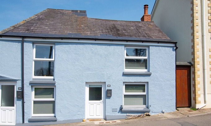 Ferryside House | Bwthyn Bach - One Bedroom House, Sleeps 2