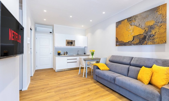 Asti Apartment | C8 Apartments: Giallo Senape 02