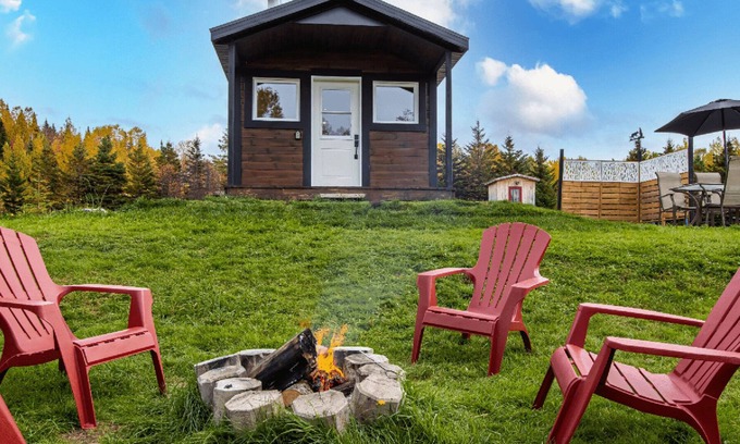 Notre-Dame-Auxiliatrice-de-Buckland Ski Chalet | Beausite Tourisme-Lac, river spa, micro farm, estate trail, view of the mountain
