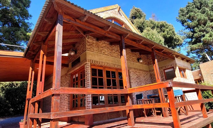 Tandil Cabin | Cabaña Del Solar. Chalet de 2 Plantas. Una Habitacion en Planta Alta