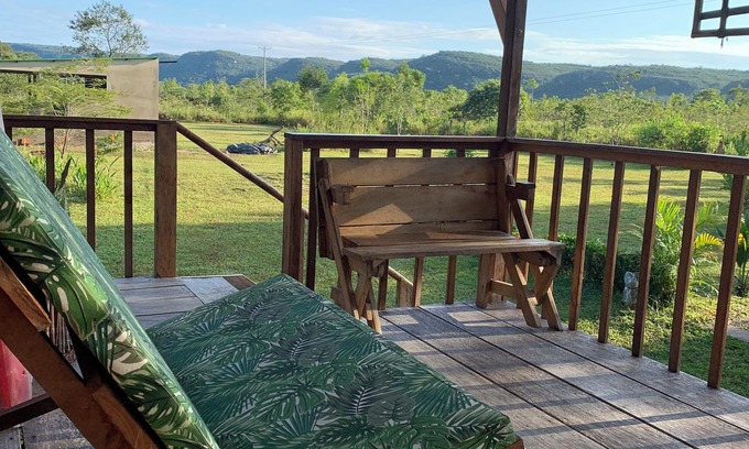 La Macarena Cabin | Cabaña El Nido: family comfort next to Caño Cristales + chef at your disposal.