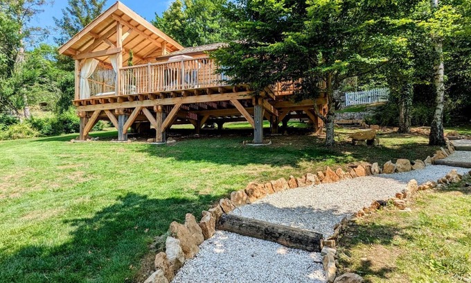 La Bussiere-sur-Ouche Cabin | Cabane du Domaine des Ecus D'or
