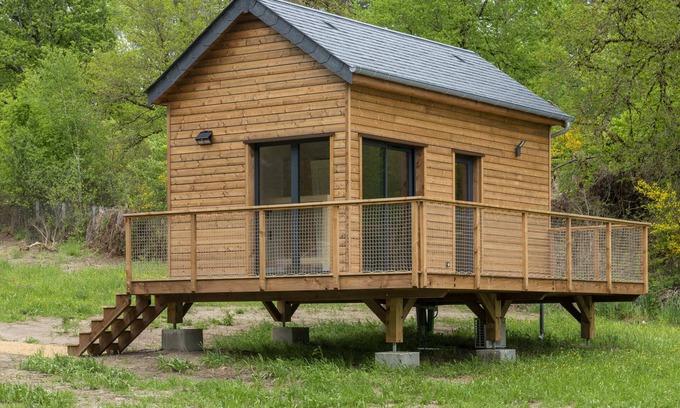 Meyrignac-l'Eglise Apartment | Cabane Familiale | Vue Forêt | Accès Direct au Lac