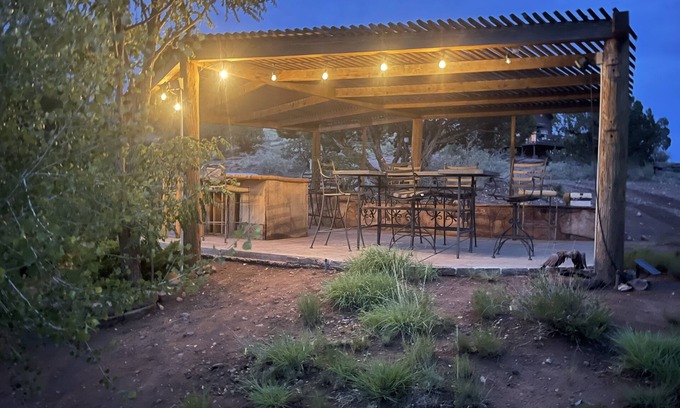 Snowflake Cabin | Cabin by the pond