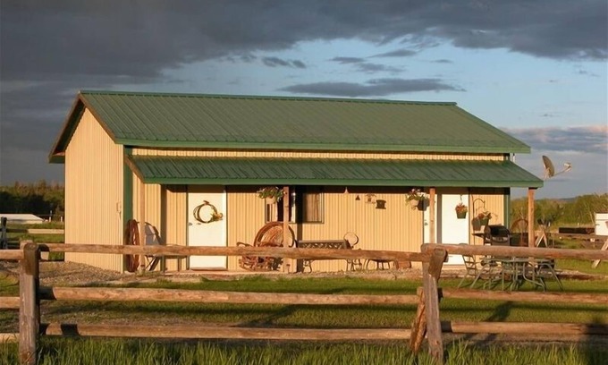 Livingston Cabin | Cabin in the Country-Spectacular Mountain Views