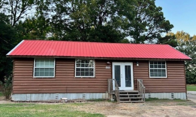 Ashdown Cabin | Cabin in the middle of town, near the amenities,but hidden on a dead end street.