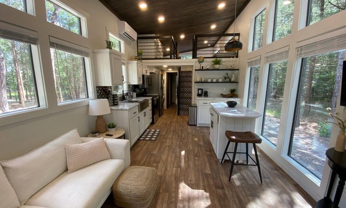 Dogwood Cabin | Cabin in the piney woods of East Texas, near lakes and state parks.