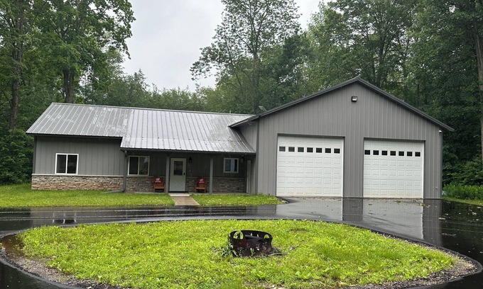 Iola Cabin | Cabin in the Woods-Sleeps 10!