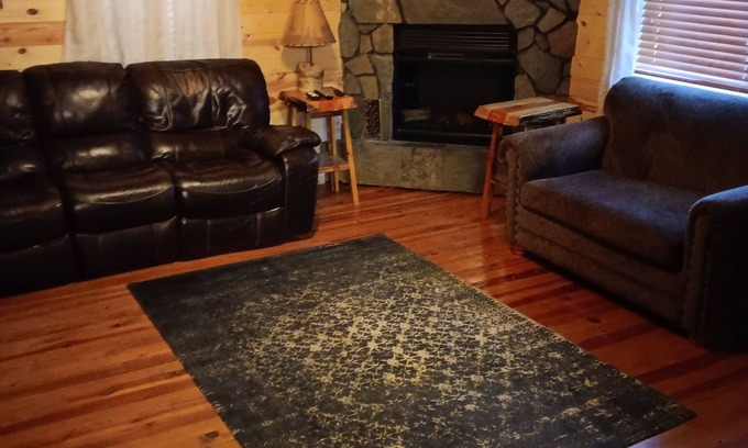 Hill City Cabin | Cabin is Perfect for: SXS riders, Mickelson Trail, 1880 Train, and Mt Rushmore