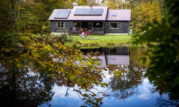 Walton Cabin | Cabin Noir - Private & Modern Cabin in the Western Catskills