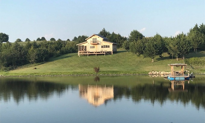 Junction City Cabin | Cabin on Private 4-Acre Pond, King Bed