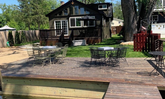 Channel Lake Cabin | Cabin on the chain! FREE WATER SPORTS