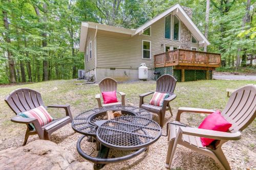 New Market House | Cabin with Deck and Screened-In Porch in New Market!