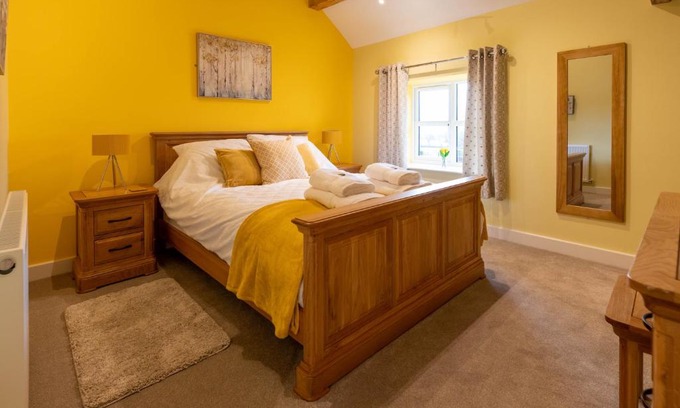 Hendrerwydd House | Caer Fedwen Barns Heulog Cottage King Bed Self Catering with Private Hot Tub