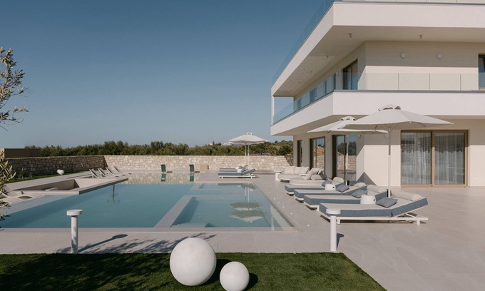 Pigianos Kampos Villa | Calòre Villa, Close to Beach, Gym, Sauna & Cinema