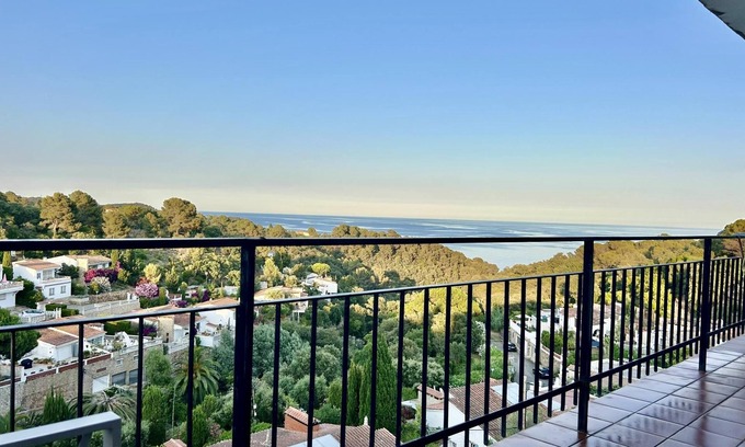 Canyelles Apartment | Cala Morisca full A/C Sea View Home