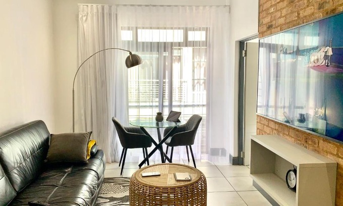 Menlo Park Apartment | CALDESMO - Upmarket Apartment