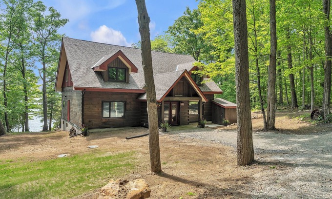 Central Frontenac House | Calm & Relaxing Lakehouse, Renovated to new cottage on Sharbot Lake