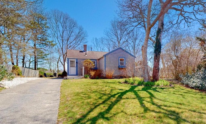 Cataumet House | Calm Waters