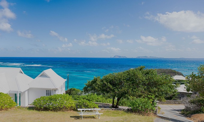 Park Bay Villa | Calmando. Enjoy some of the best oceanfront views Crown Point has to offer.