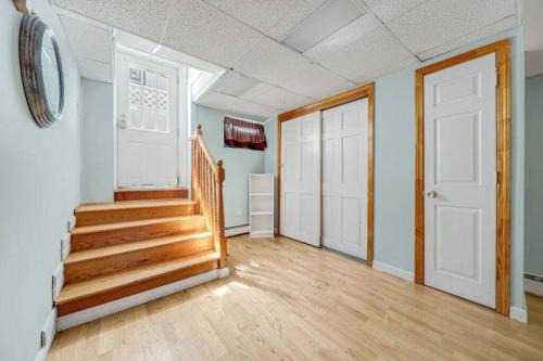 Cambridge House | Cambridge 2BR 2BH Basement Apt With Parking