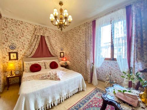 Castiglion Fiorentino Bed & Breakfast | Camera Romantica con Giardino in Dimora Storica - B&B Palazzo Robicci