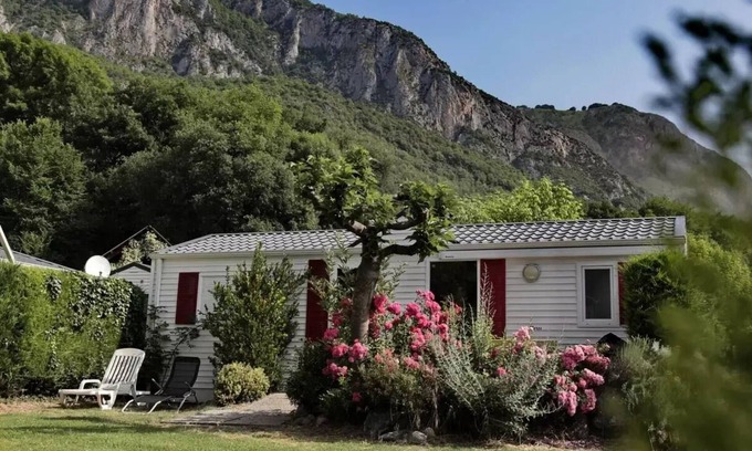 Ayzac-Ost House | Camping ecovillage SOLEIL DU PIBESTE * - Mobile home GAvarnie 3 bedrooms = +sheets + towels +household 6 people