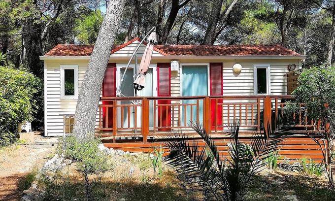 Castelnau-de-Guers House | Campsite Residential La Pinède * - Florès COMFORT -2 bedrooms 30m2- *Clim, terrace, TV* 4 persons